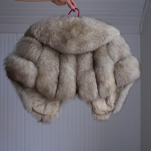 Vintage 1950s Vass & Sons fluffy fox fur cape - Picture 10 of 11